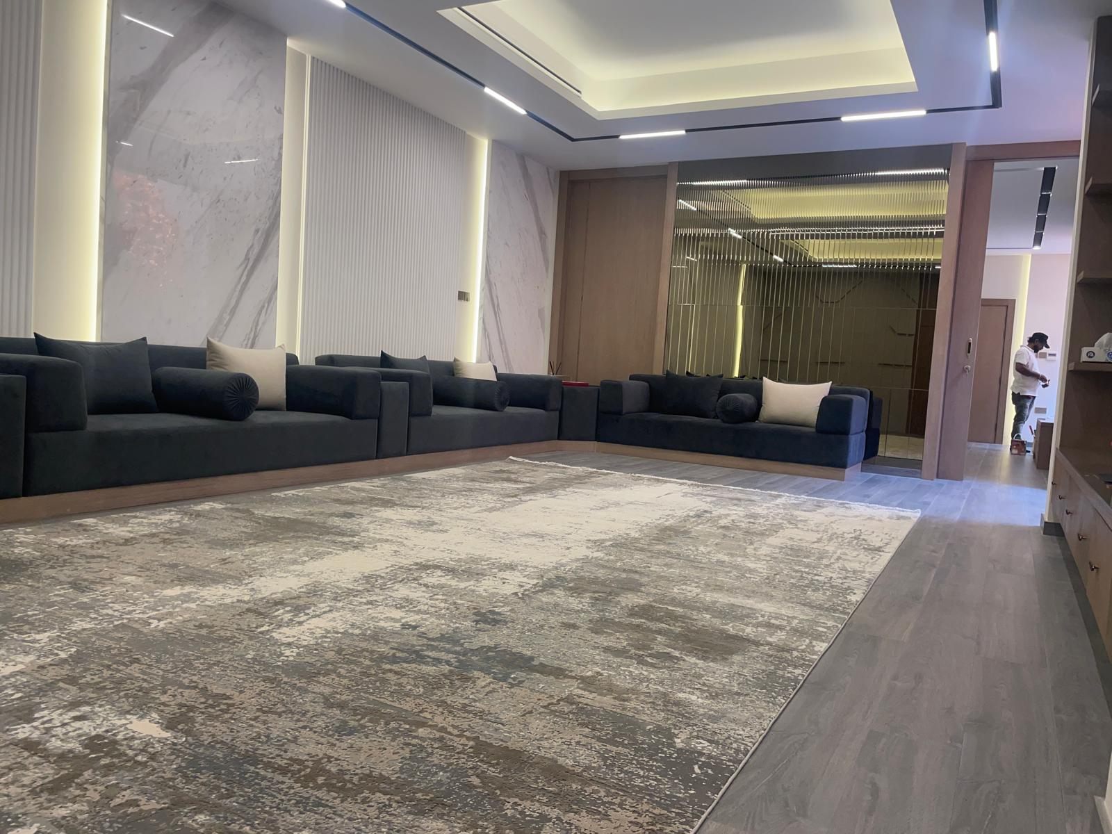 Contemporary cove-lit ceiling design