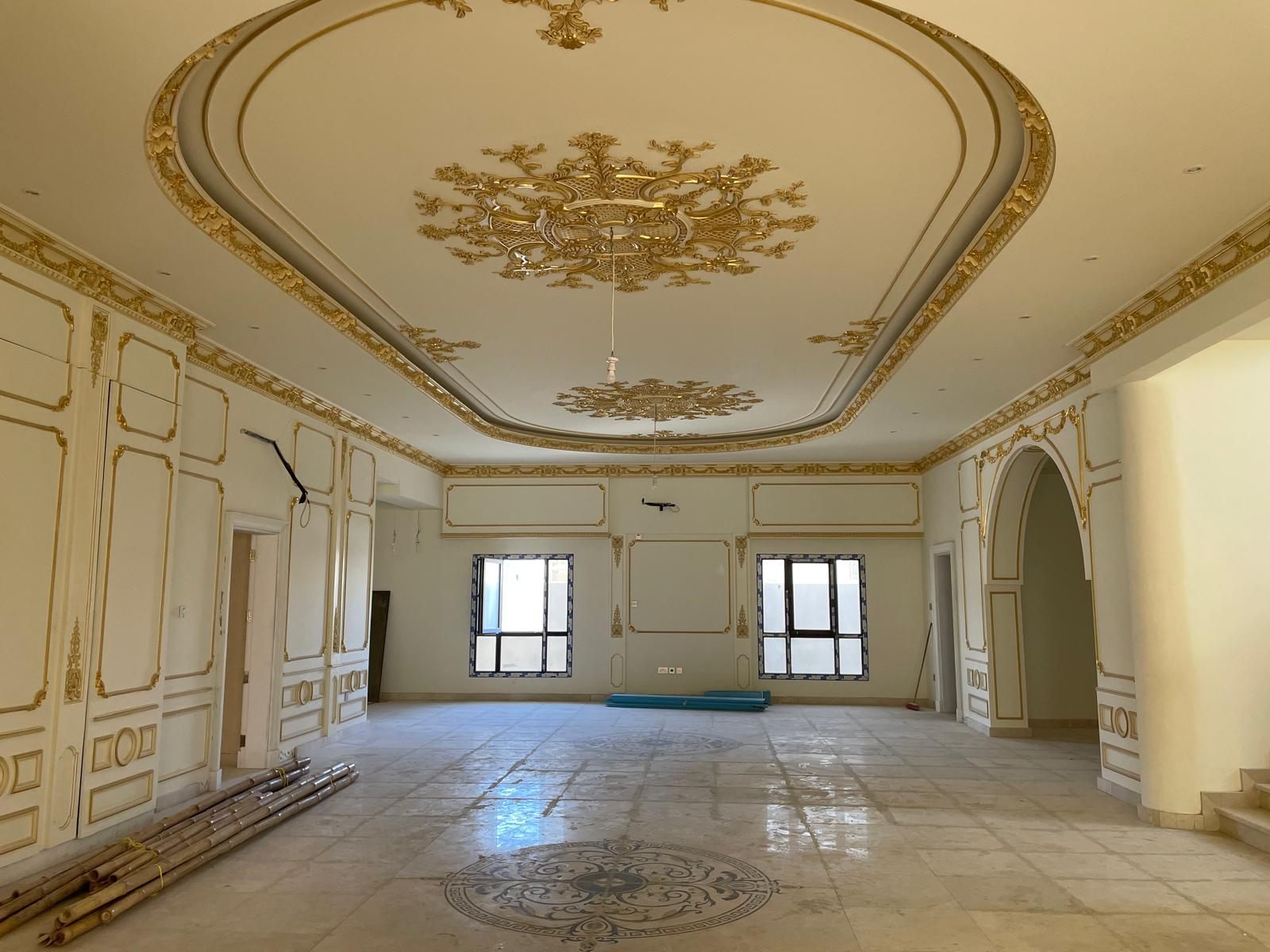 Palace hall in Doha with hand-carved gold gypsum ceiling by ArtCastle